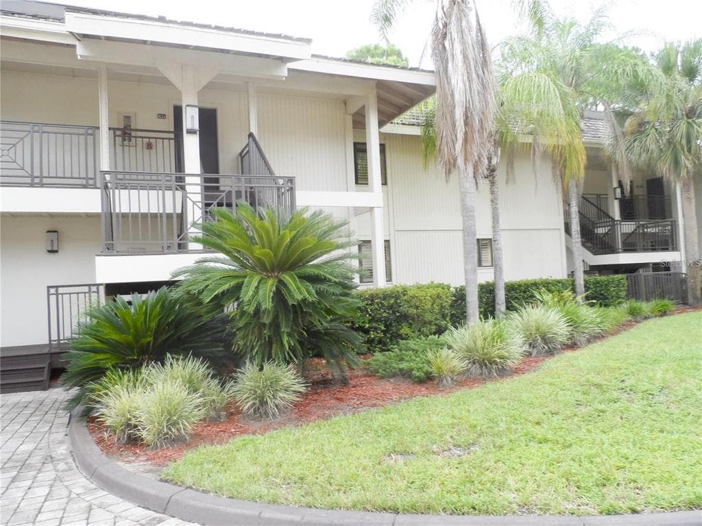 4752 FOX HUNT DR #823 WESLEY CHAPEL, FL 33543