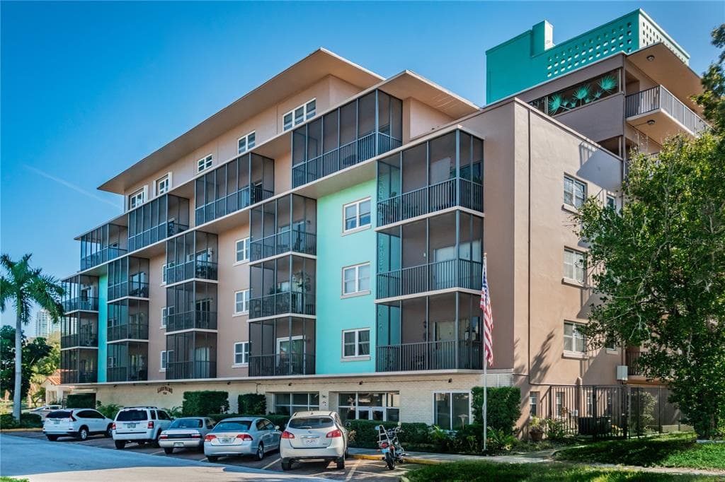 750 BURLINGTON AVENUE N UNIT 3G ST PETERSBURG, FL 33701