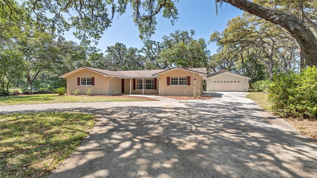 9935 LAKEVIEW DRIVE NEW PORT RICHEY, FL 34654