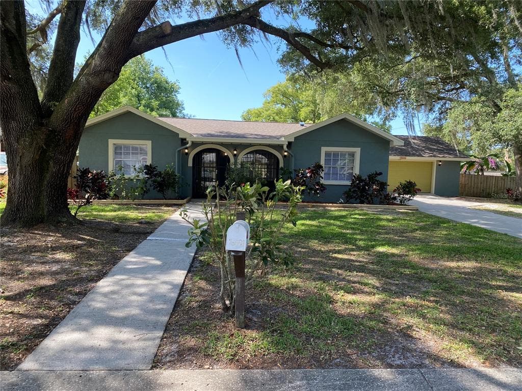 18601 SAN RIO CIRCLE LUTZ, FL 33549