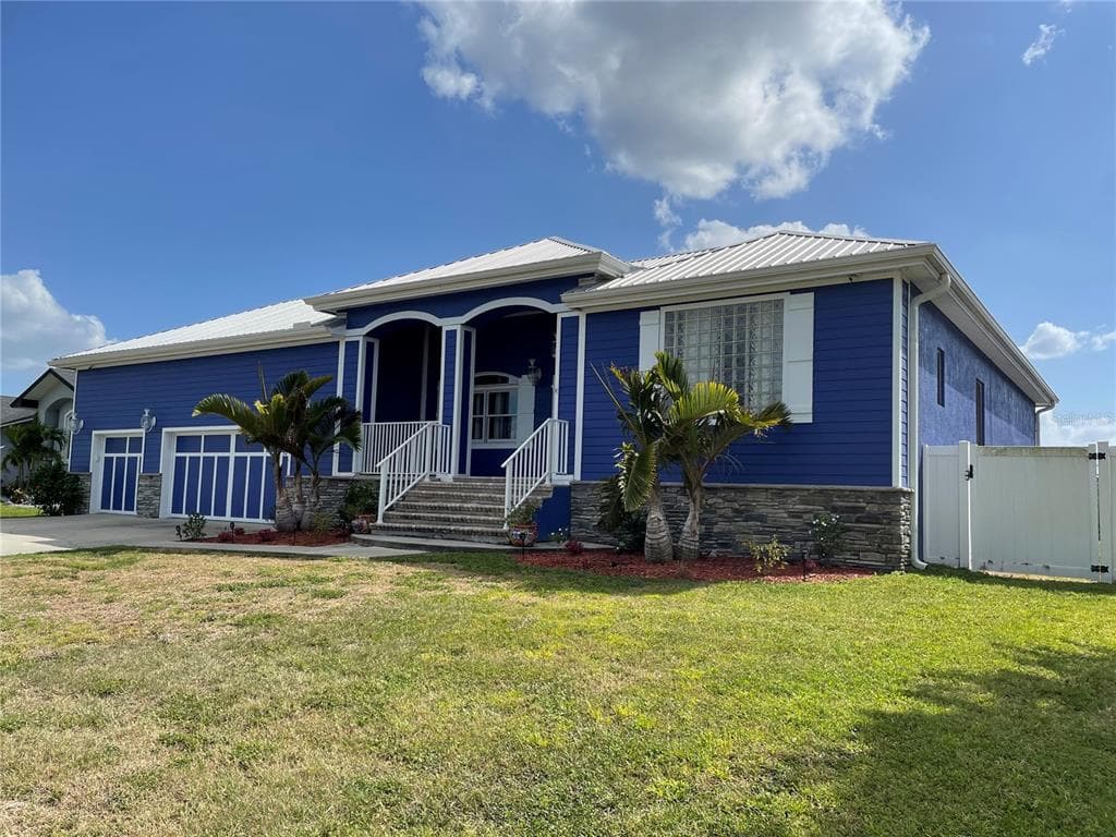 704 EAGLE LN APOLLO BEACH, FL 33572