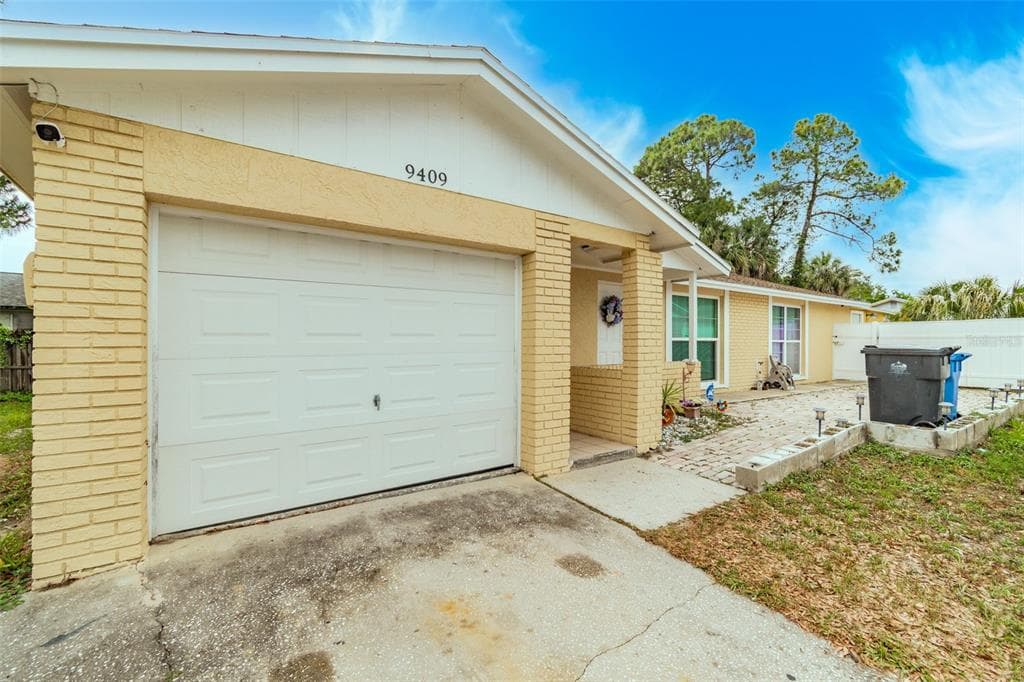 9409 ROSEBURY COURT TAMPA, FL 33615