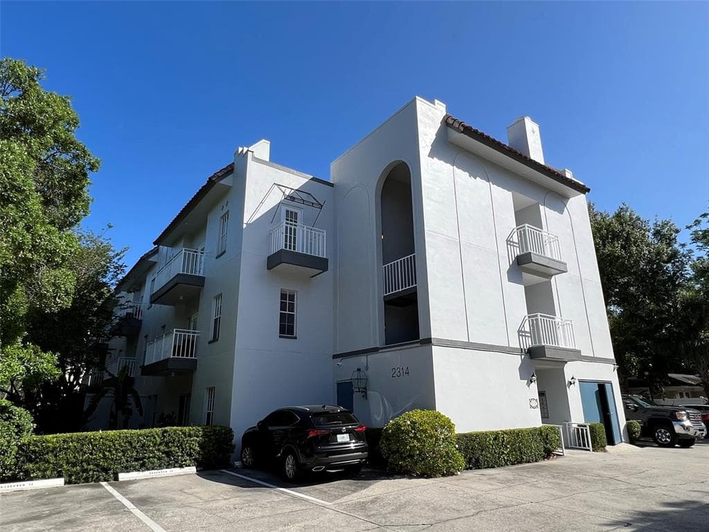 2314 S CLEWIS COURT UNIT 302