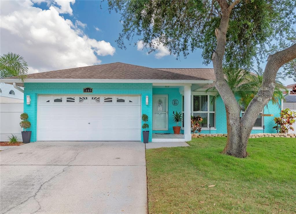 1849 76TH PLACE N ST PETERSBURG, FL 33702