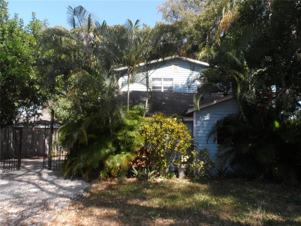 706 4TH AVENUE NW LARGO, FL 33770