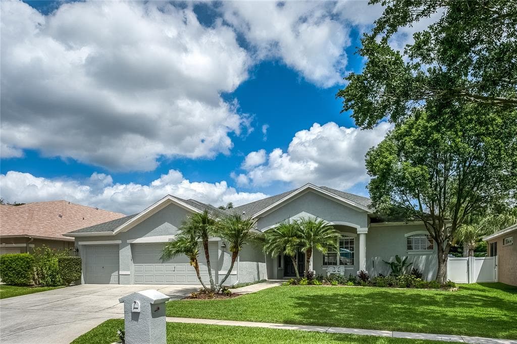 2226 GOLF MANOR BOULEVARD VALRICO, FL 33596