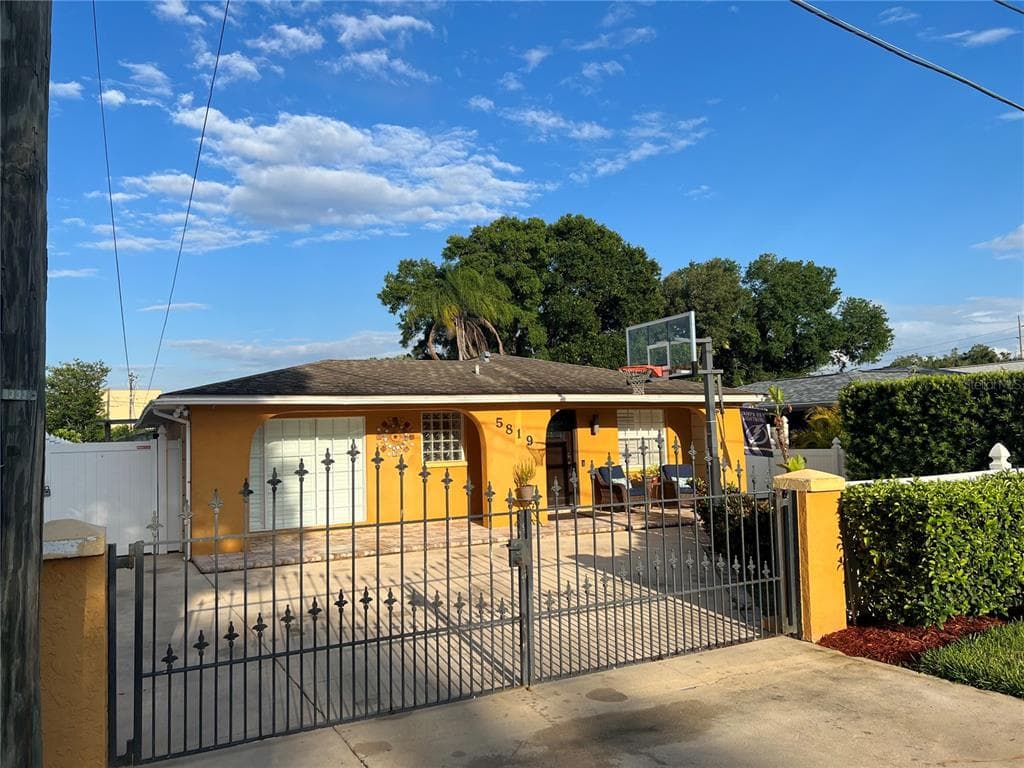 5819 BLOSSOM AVENUE TAMPA, FL 33614