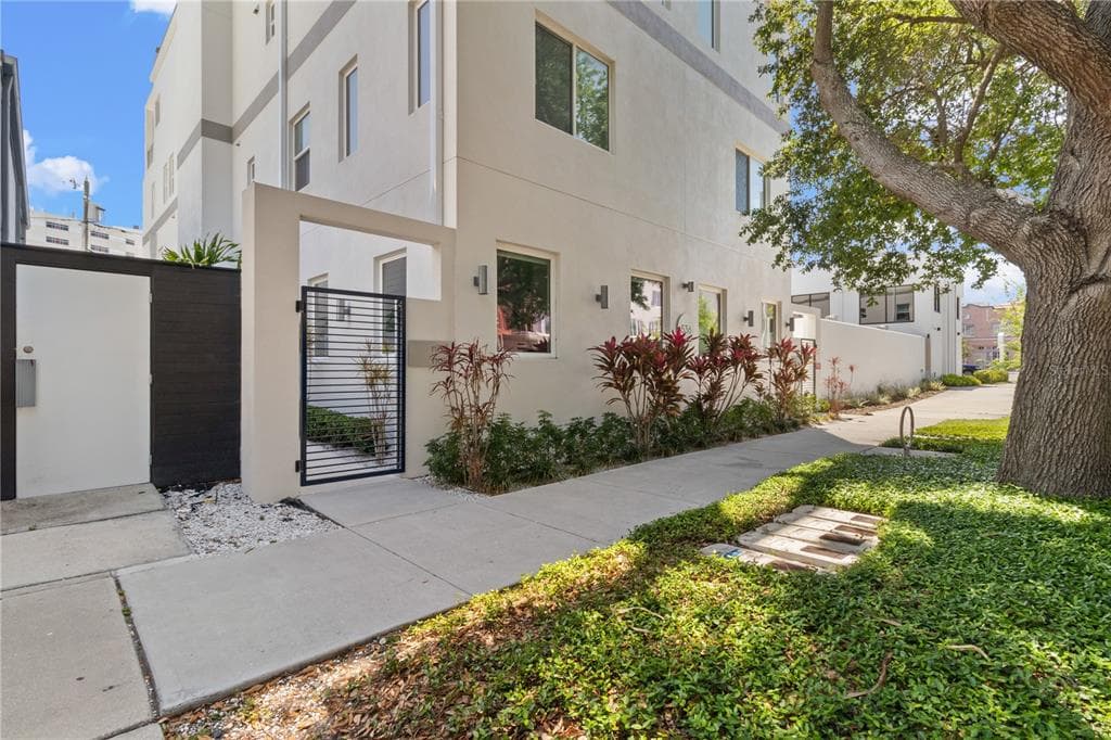 536 4TH AVENUE S UNIT 2 ST PETERSBURG, FL 33701