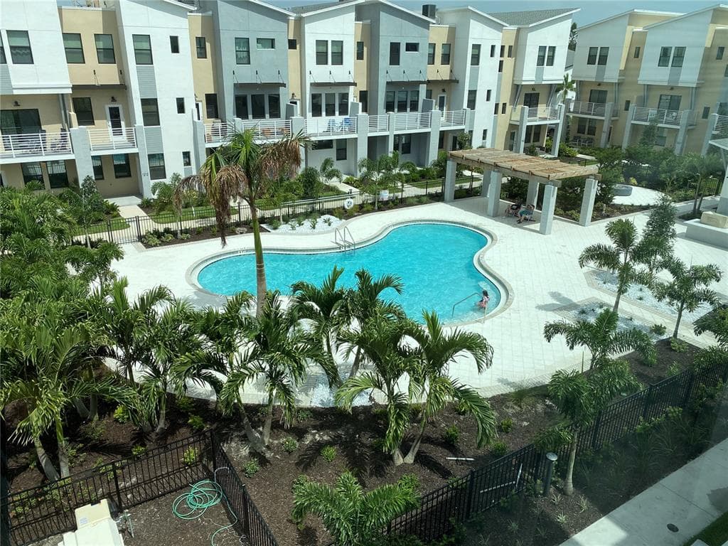 1221 25TH LANE N ST PETERSBURG, FL 33713