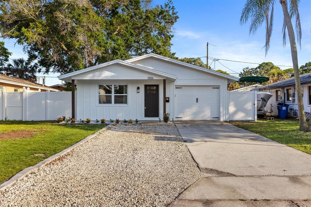 1886 SHORE ACRES BOULEVARD NE ST PETERSBURG, FL 33703