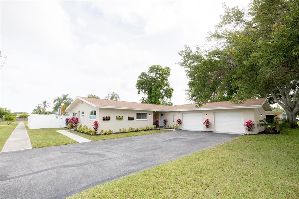 2589 SUNNY BREEZE AVENUE LARGO, FL 33770