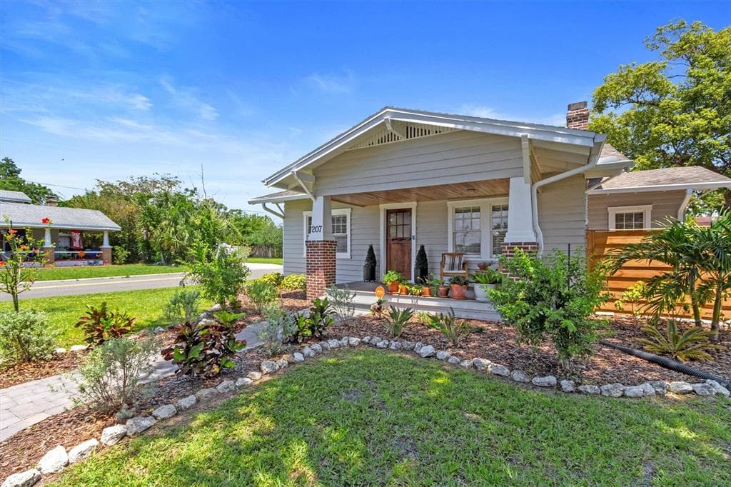 207 N TAMPANIA AVENUE TAMPA, FL 33609