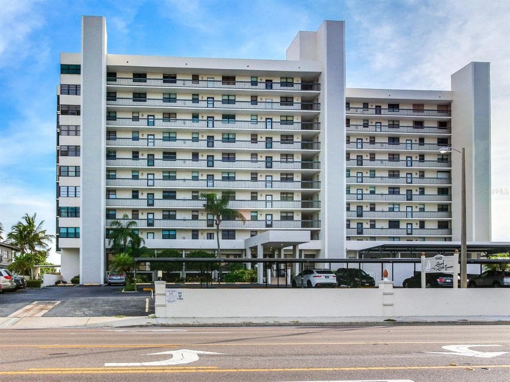 15462 GULF BOULEVARD UNIT 1006 MADEIRA BEACH, FL 33708