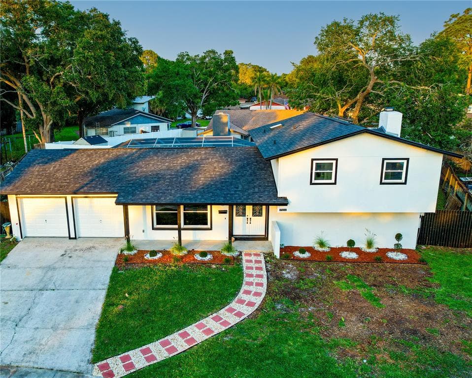 7111 GATEWAY COURT TAMPA, FL 33615
