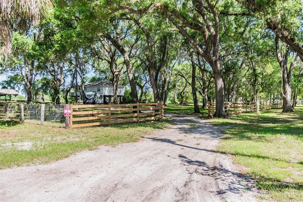26733 FIELDS FARM LANE DADE CITY, FL 33525