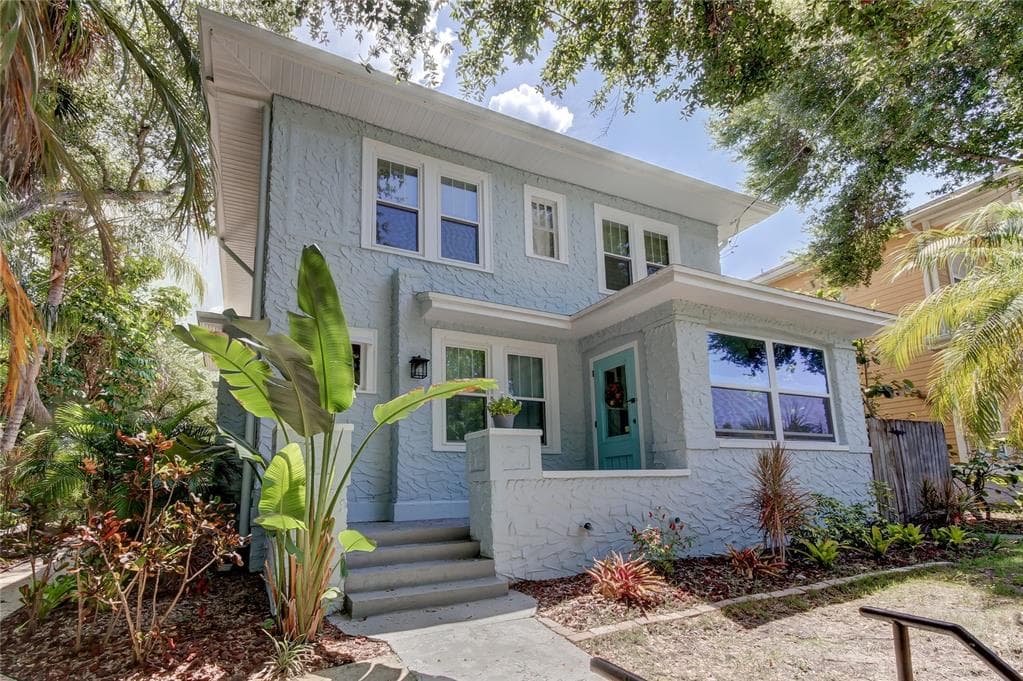 1611 SUNSET DRIVE