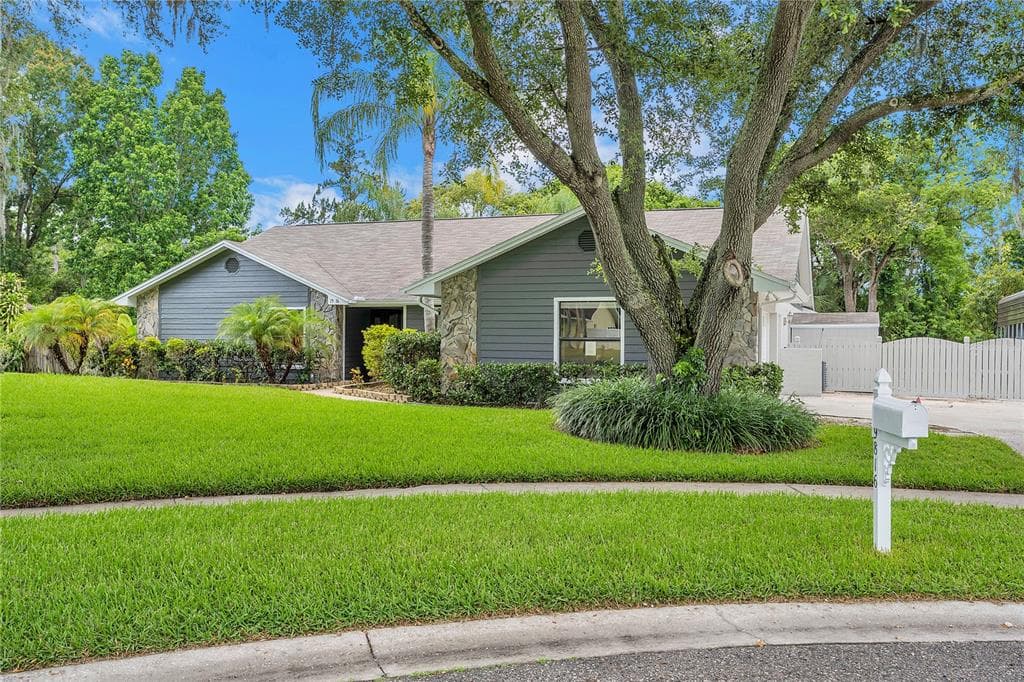 19816 DEER HOLLOW LANE LUTZ, FL 33548