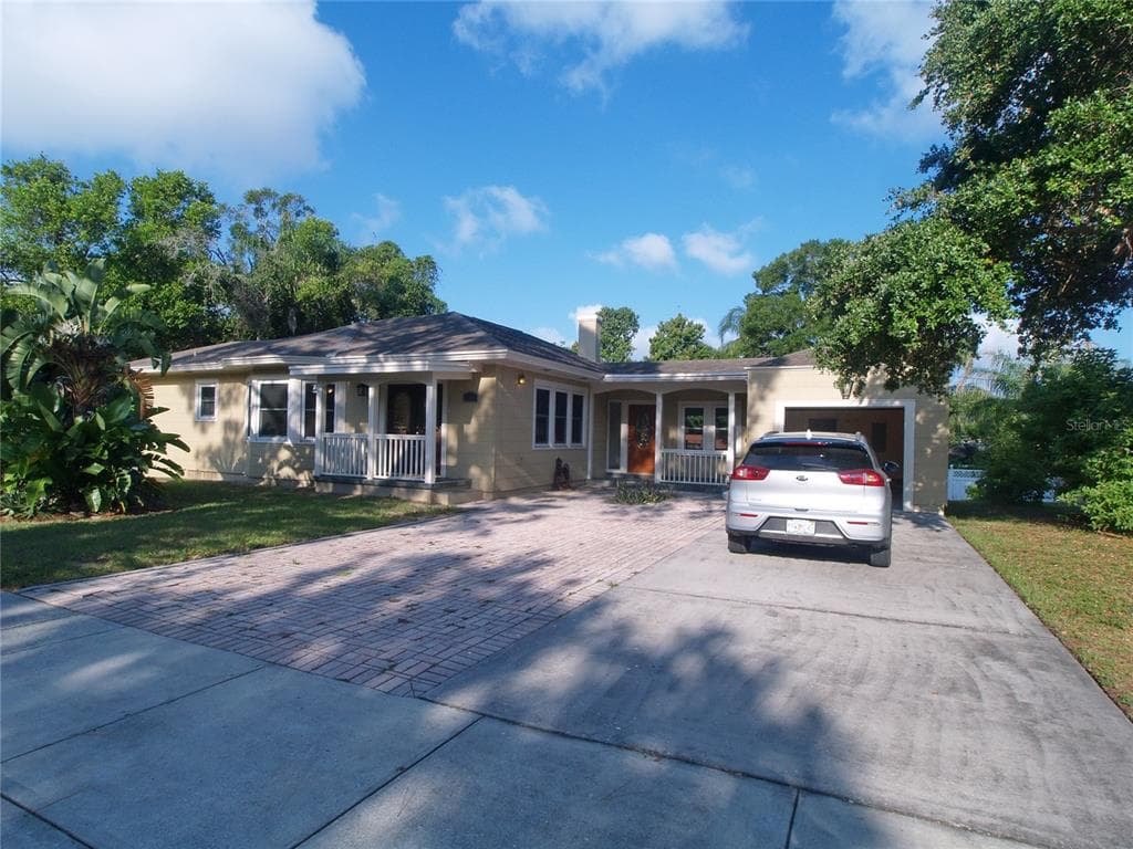 300 ORANGEVIEW AVENUE