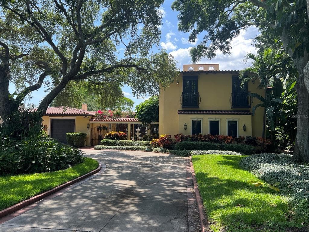 2050 BRIGHTWATERS BOULEVARD NE ST PETERSBURG, FL 33704