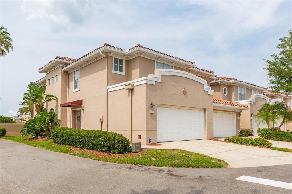 288 VALENCIA CIRCLE ST PETERSBURG, FL 33716