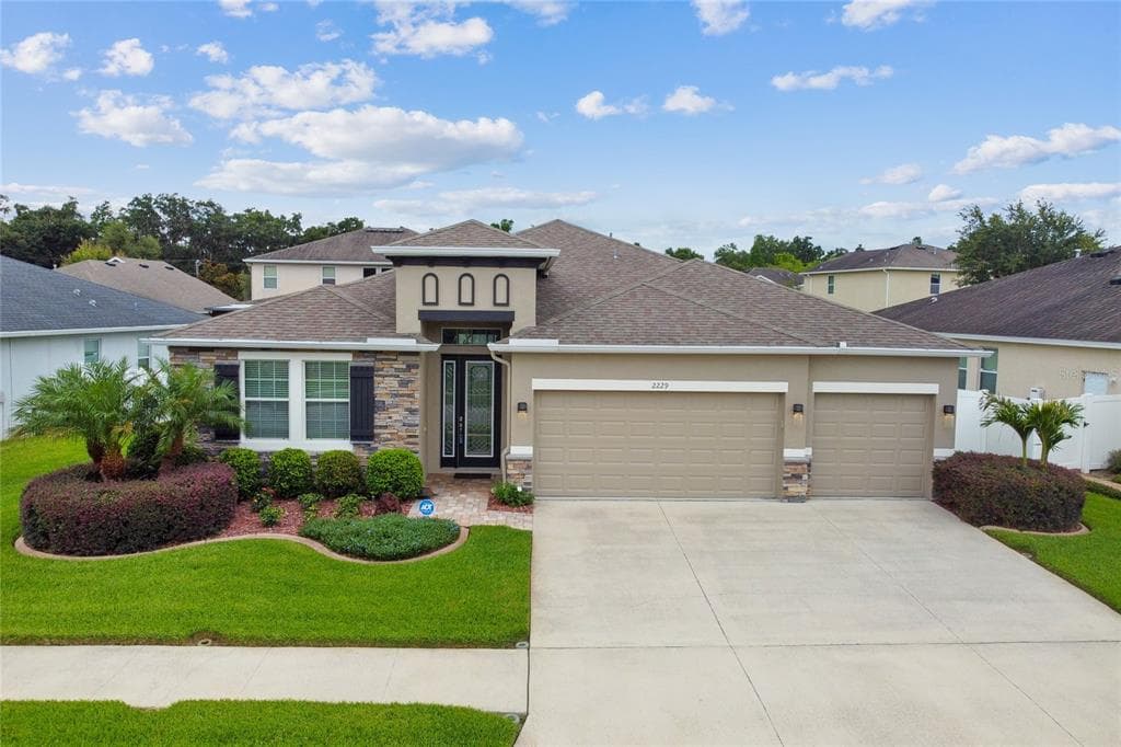 2229 VALTERRA VISTA WAY VALRICO, FL 33594