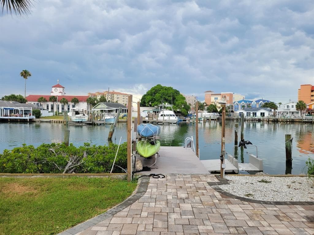 201 140TH AVENUE E MADEIRA BEACH, FL 33708
