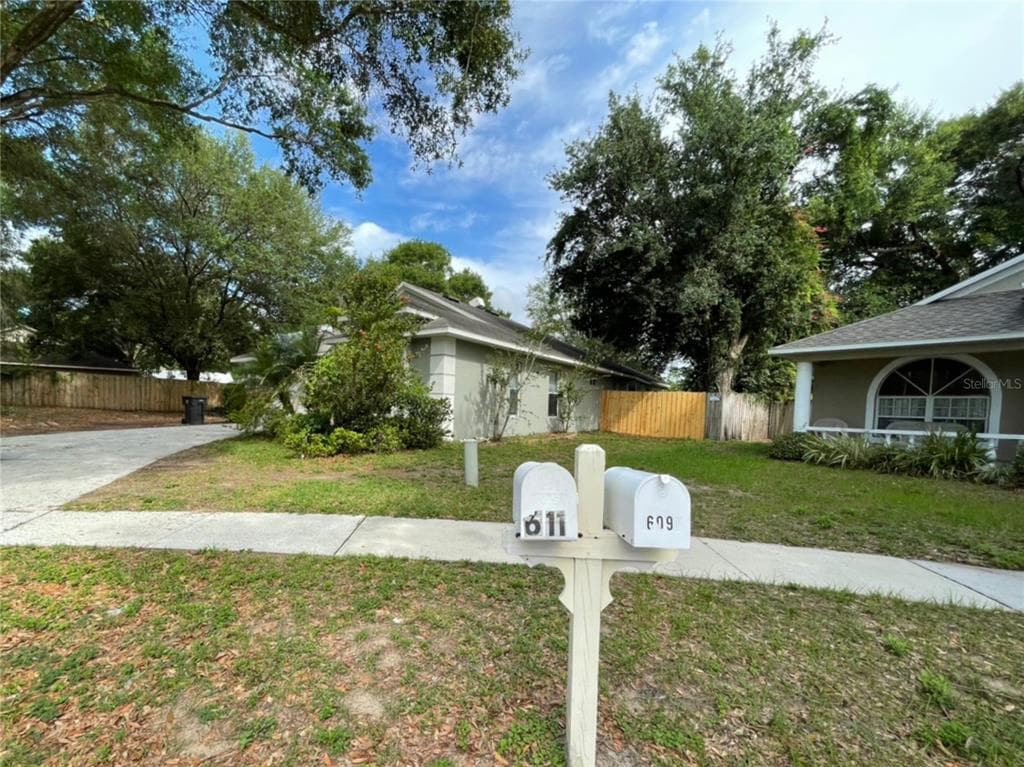 611 VALENCIA PARK DRIVE SEFFNER, FL 33584