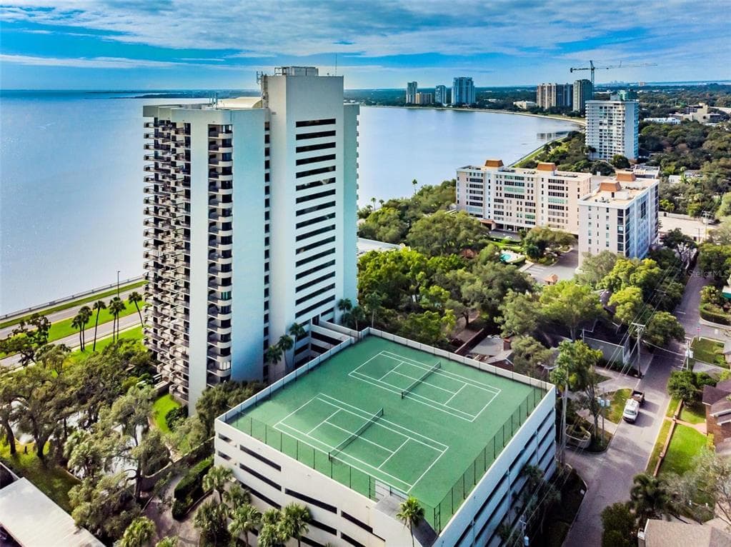 2413 BAYSHORE BOULEVARD UNIT 1006 TAMPA, FL 33629