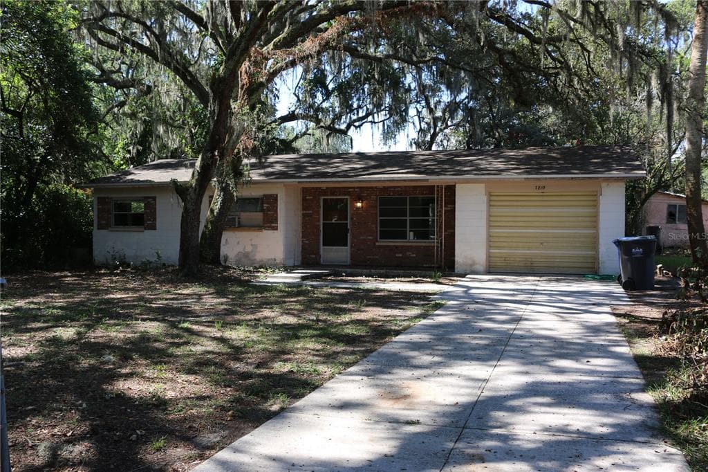 7815 E ELM STREET TAMPA, FL 33610