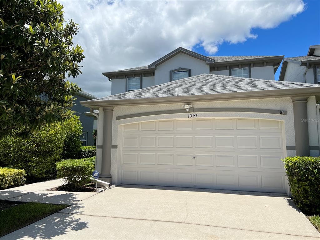 1047 PASEO DEL RIO NE ST PETERSBURG, FL 33702