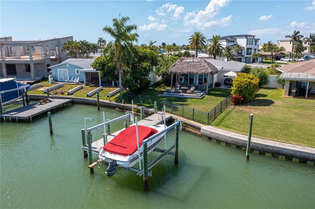 215 BATH CLUB BOULEVARD N NORTH REDINGTON BEACH, FL 33708