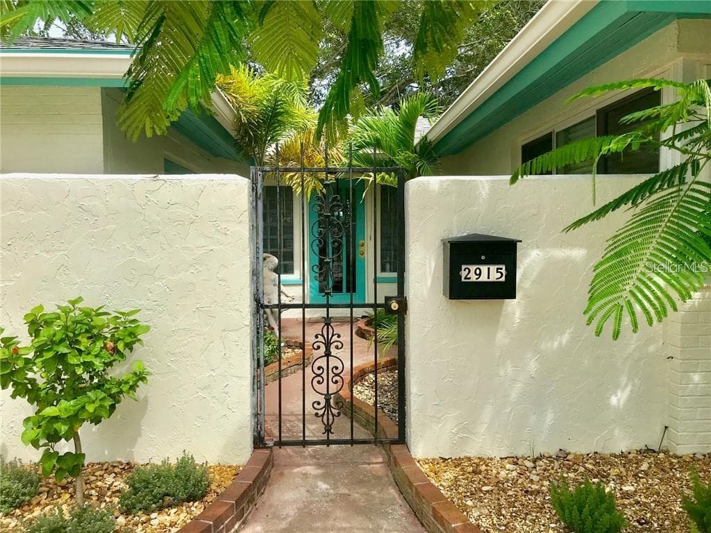 2915 1ST STREET NE ST PETERSBURG, FL 33704