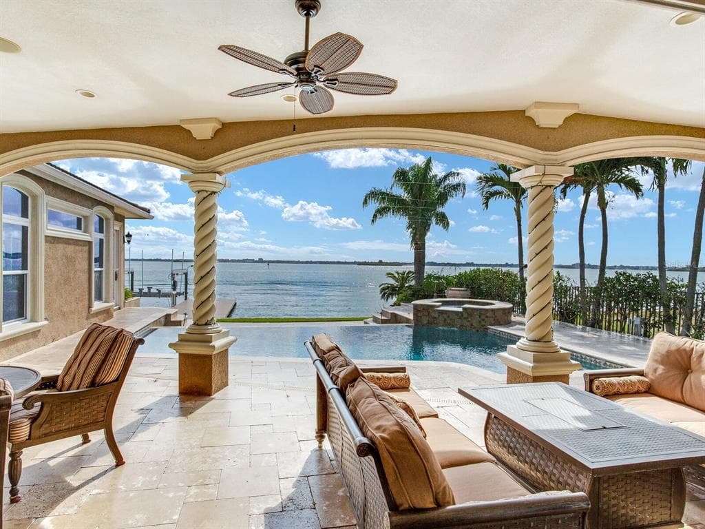879 HARBOR ISLAND