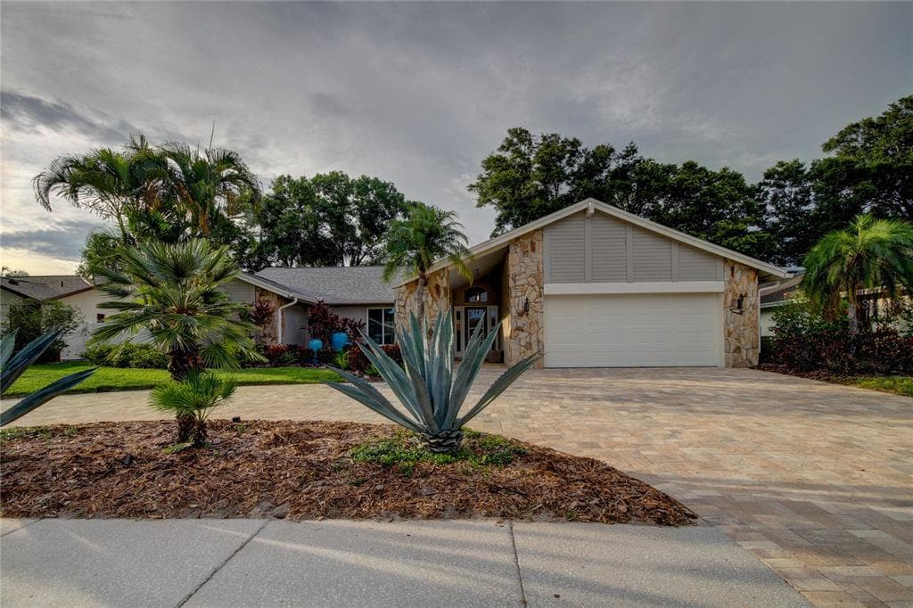 527 HUMPHRIES ROAD SAFETY HARBOR, FL 34695