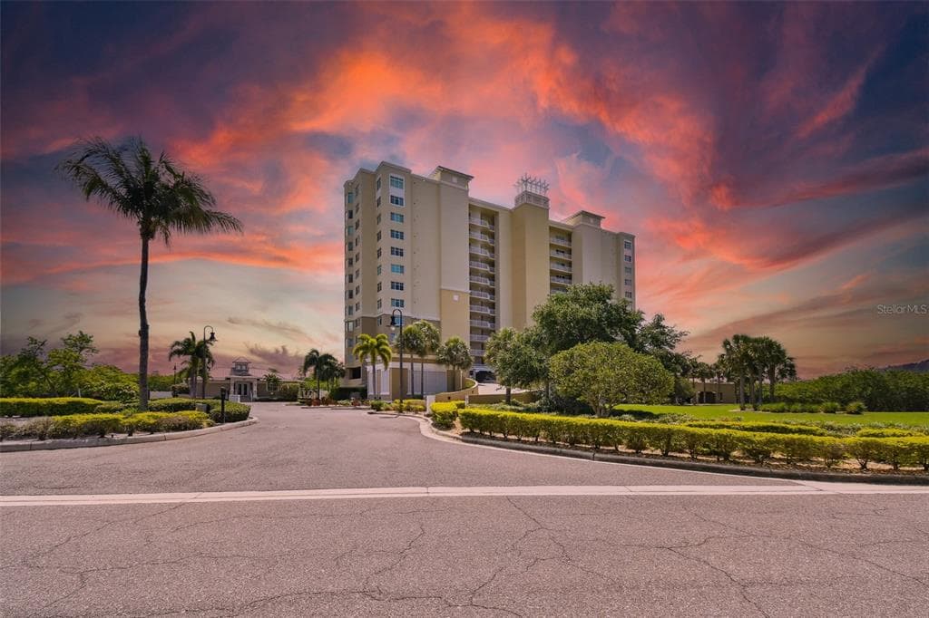 10851 MANGROVE CAY LANE NE UNIT 814 ST PETERSBURG, FL 33716