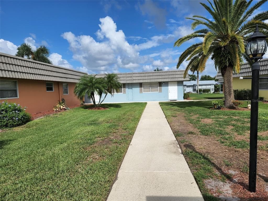 201 BEDFORD STREET UNIT 87 SUN CITY CENTER, FL 33573