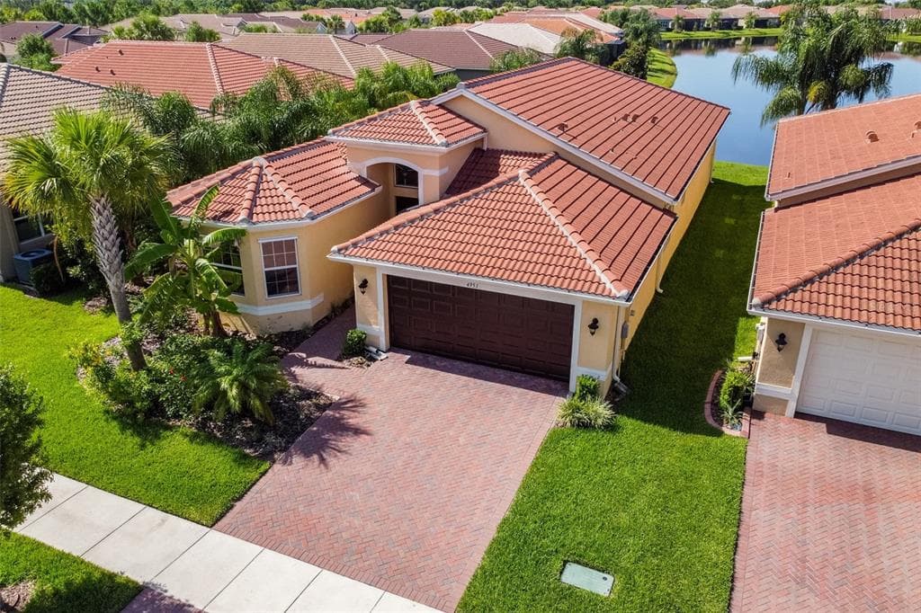 4951 GRAND BANKS DRIVE WIMAUMA, FL 33598