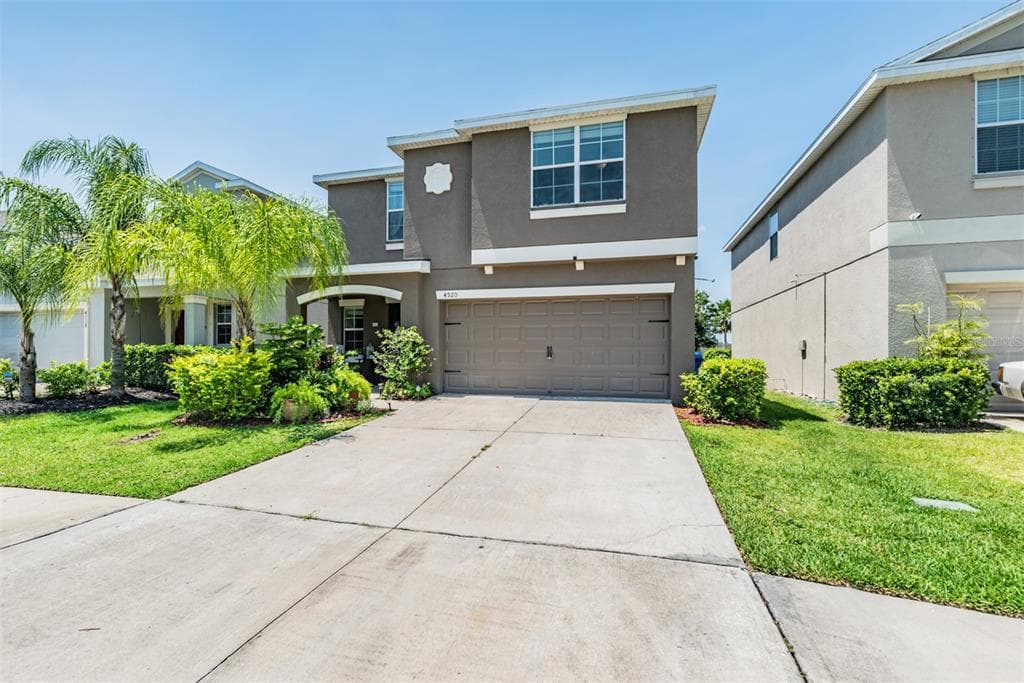 4920 REFLECTING POND CIRCLE