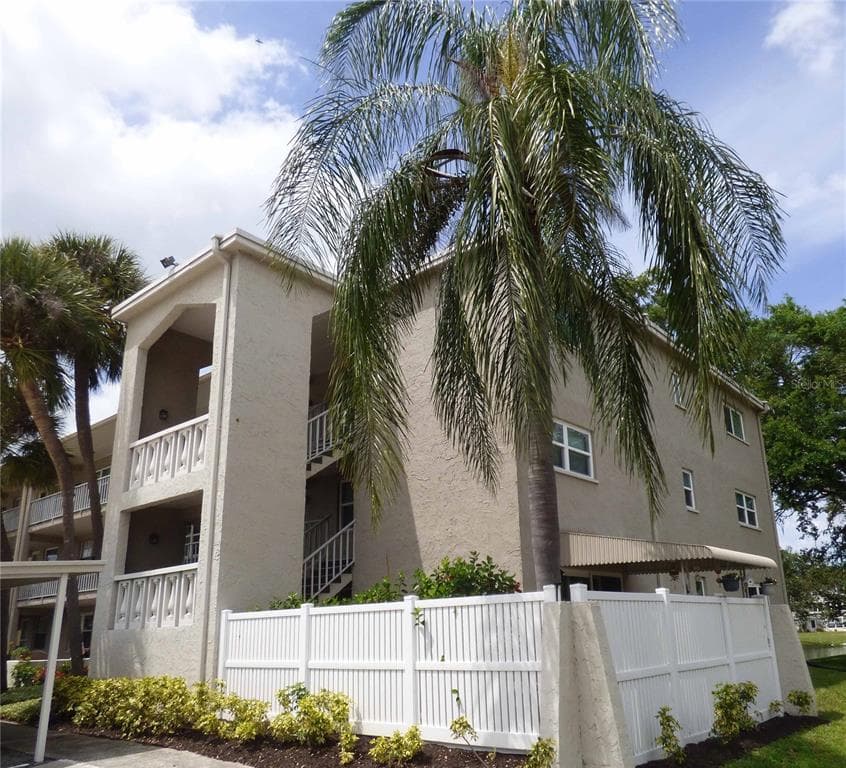 920 VIRGINIA STREET UNIT 205 DUNEDIN, FL 34698