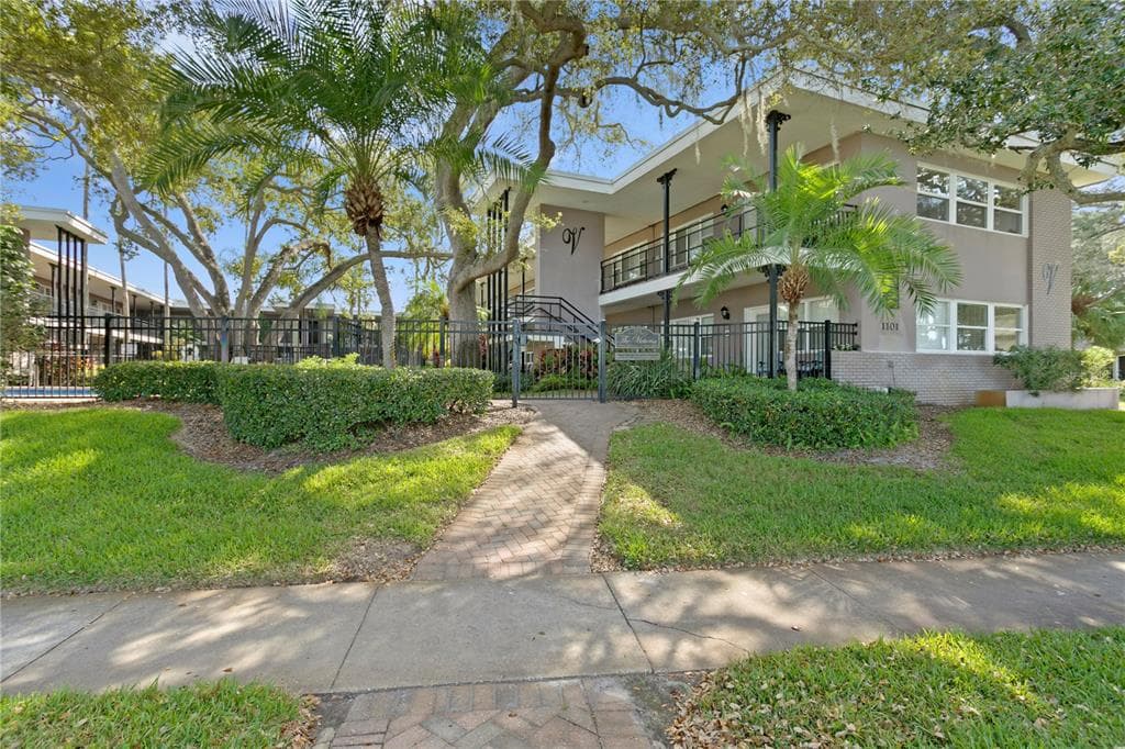 1101 VICTORIA DRIVE UNIT 10 DUNEDIN, FL 34698