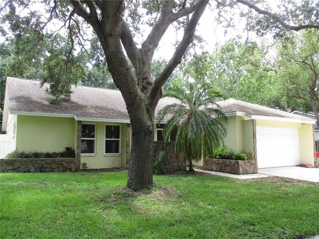 2240 CYPRESS POINT DRIVE W