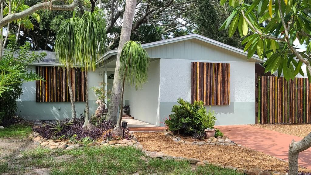 10215 128 TERRACE N LARGO, FL 33773