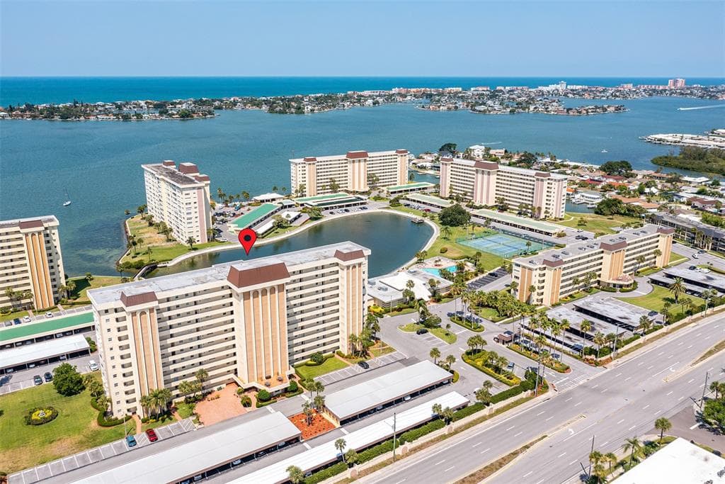 4575 COVE CIRCLE UNIT 302 ST PETERSBURG, FL 33708