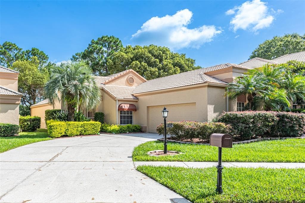 9324 FAIRWAY LAKES COURT TAMPA, FL 33647