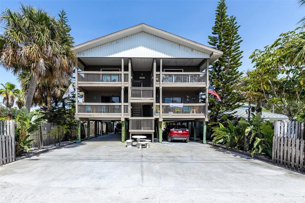 812 GULF BOULEVARD UNIT 3 INDIAN ROCKS BEACH, FL 33785