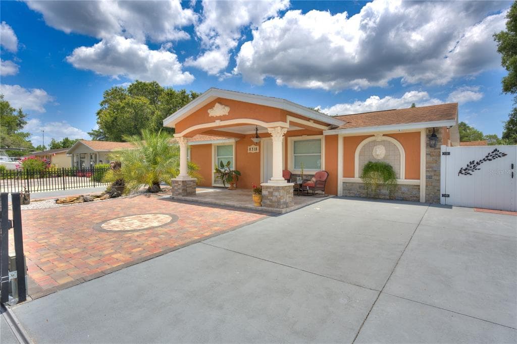8318 DRYCREEK DRIVE TAMPA, FL 33615