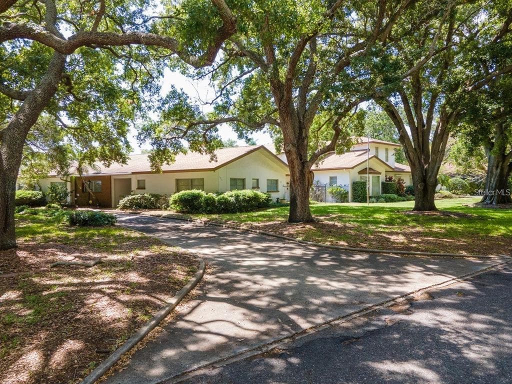 1412 COUNTRY CLUB ROAD N ST PETERSBURG, FL 33710