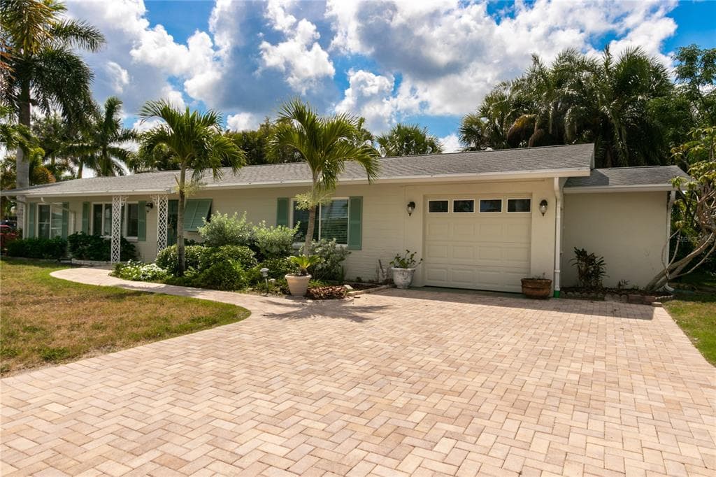 17733 WALL CIRCLE REDINGTON SHORES, FL 33708