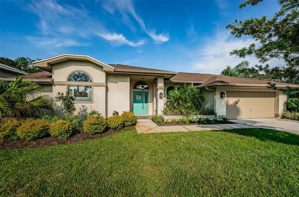 447 WHISPERING LAKES BOULEVARD TARPON SPRINGS, FL 34688