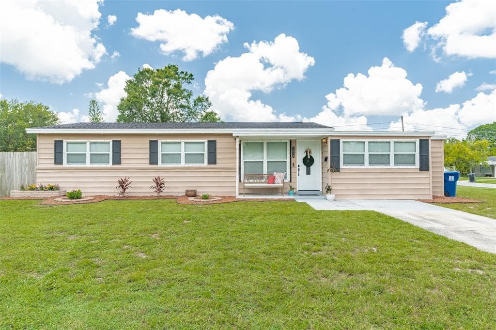 7218 MEADOWLAWN DRIVE N ST PETERSBURG, FL 33702